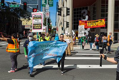 Dropping The Banner On Wells Fargo's Fossil Foolishness:May 18, 2022